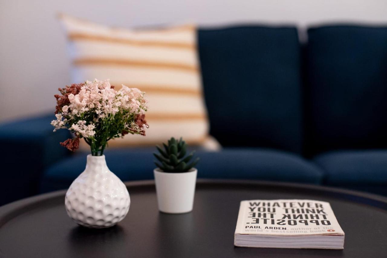 Welcoming Modern In The Center *