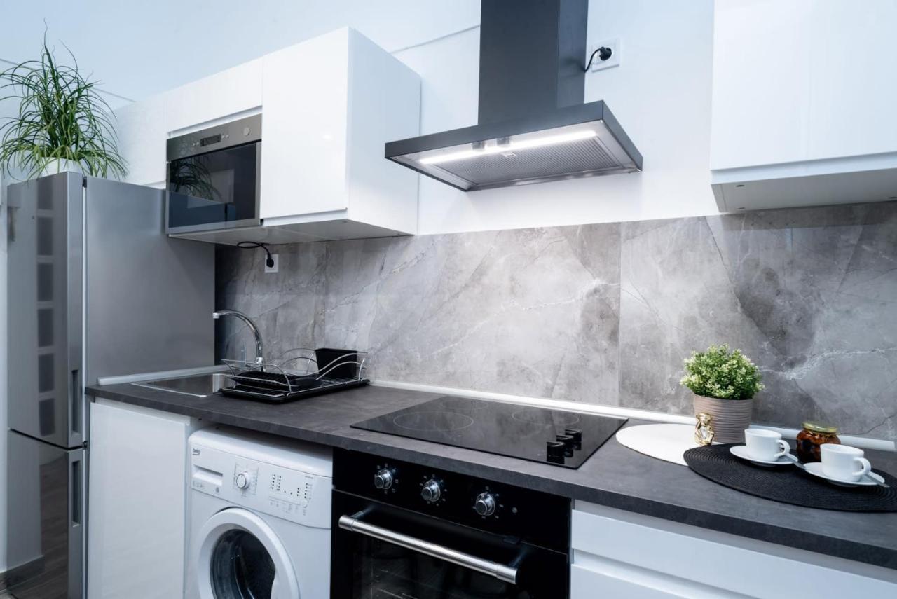 Welcoming Modern In The Center Apartman Budapest